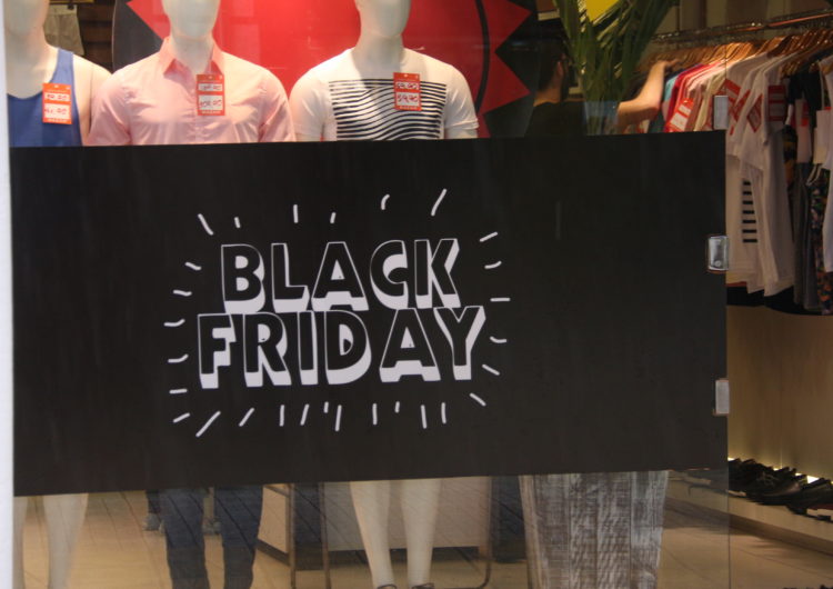 Procon divulga orientações para ficar de olho na Black Friday