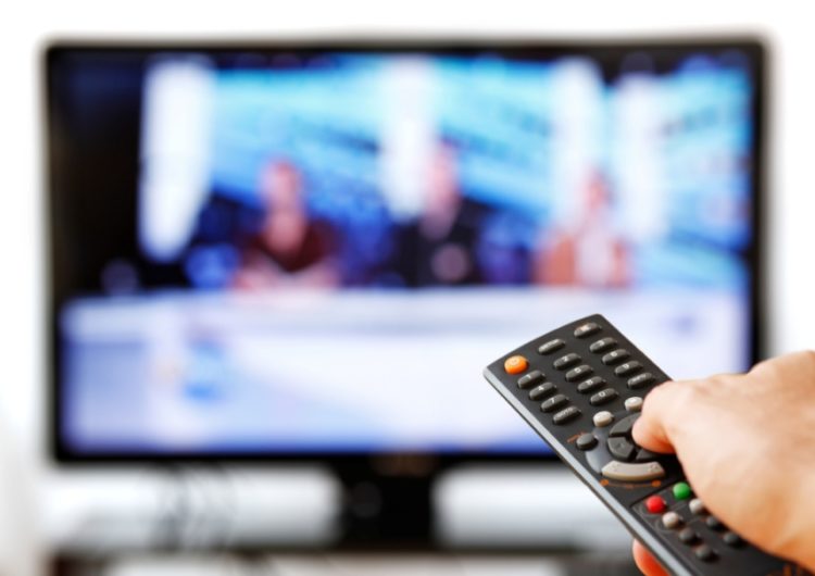 Contratos de TV por assinatura caem 2,93% em 12 meses