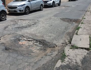 Moradores do Santa Terezinha reclamam de má conservação do asfalto nas ruas do bairro