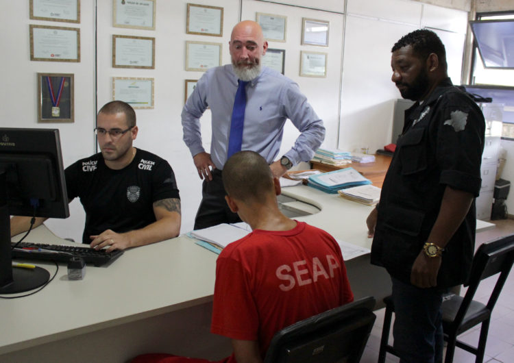 Polícia Civil apresenta dois suspeitos de homicídio praticado no mês de agosto