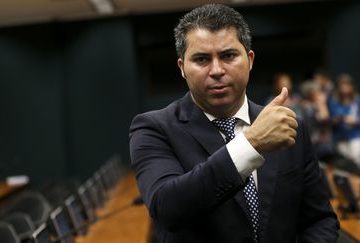 Comissão da Câmara tenta votar projeto Escola sem Partido nesta terça