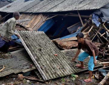 Indonésia registra 373 mortos após tsunami