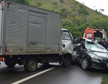 Colisão entre carro e caminhão deixa dois mortos na BR-116 em Leopoldina