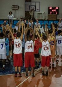 Festival de Mini Basquete recebe mais de 100 crianças no ginásio da Faefid