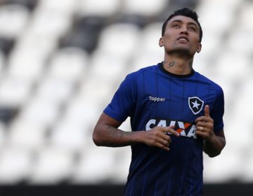 Com propostas, Kieza confirma que fica no Botafogo