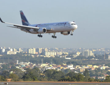 Voo da Latam tem problemas e retorna a Guarulhos após decolagem