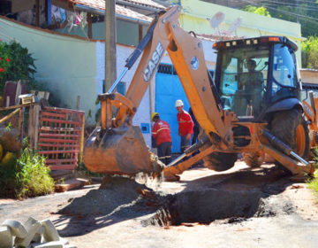 Bairro Três Moinhos recebe 120 metros de novas redes de esgoto da Cesama