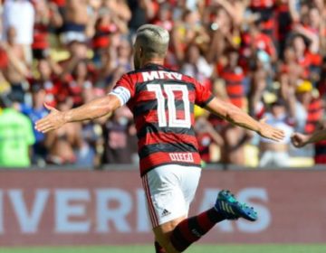 Com polêmica, Flamengo bate Bangu de virada pelo Carioca