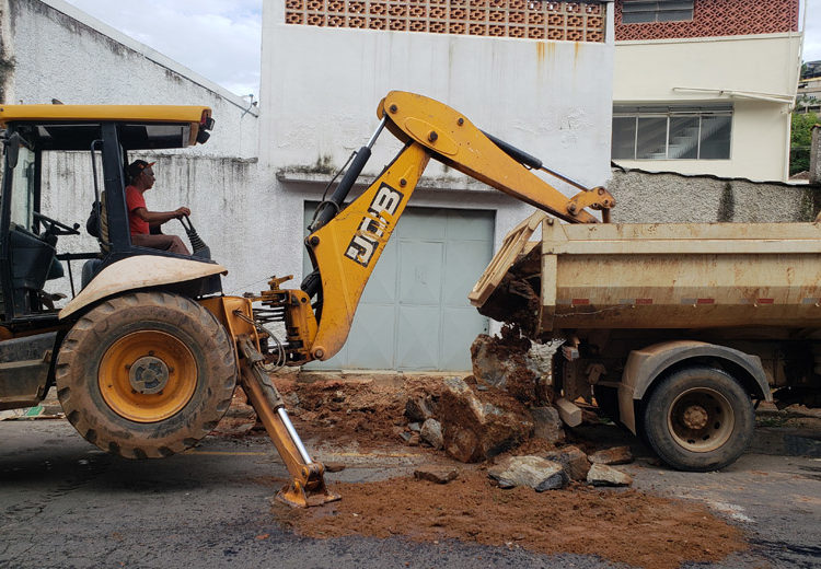 Secretaria de Obras atua em seis bairros no rescaldo das chuvas