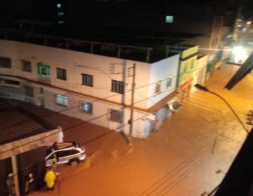 Forte chuva causa estragos e alaga ruas em Santos Dumont