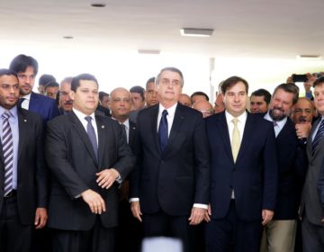 Bolsonaro entrega a deputados proposta da reforma da Previdência