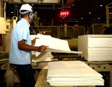 Produção industrial tem alta de 1,1%, diz IBGE