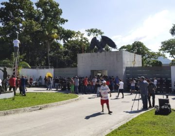 Dois jovens feridos em incêndio no Ninho do Urubu estão fora de perigo