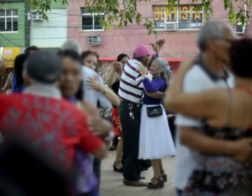 Atividades físicas e sociais protegem cérebro de danos do Alzheimer