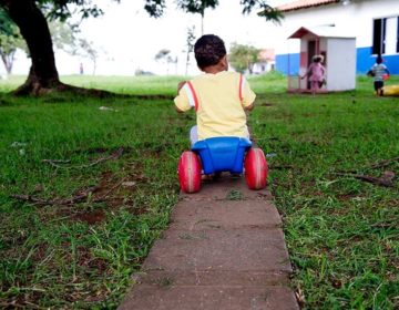Acolhimento de crianças afastadas da família pode ter novas regras