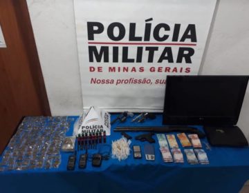 Polícia Militar prende jovem com armas, munições e drogas