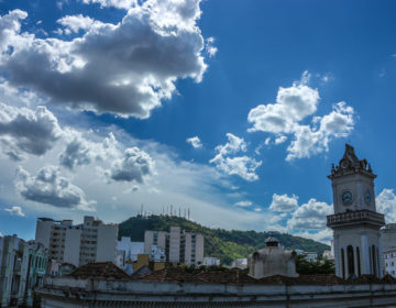 Semana de céu parcialmente nublado e com nuvens