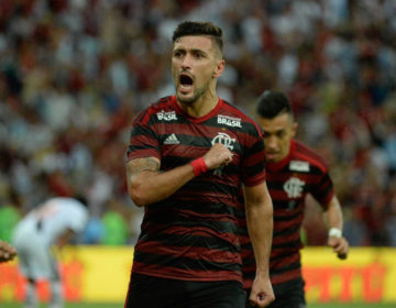 Nos pênaltis, Flamengo derrota o Vasco e conquista a Taça Rio