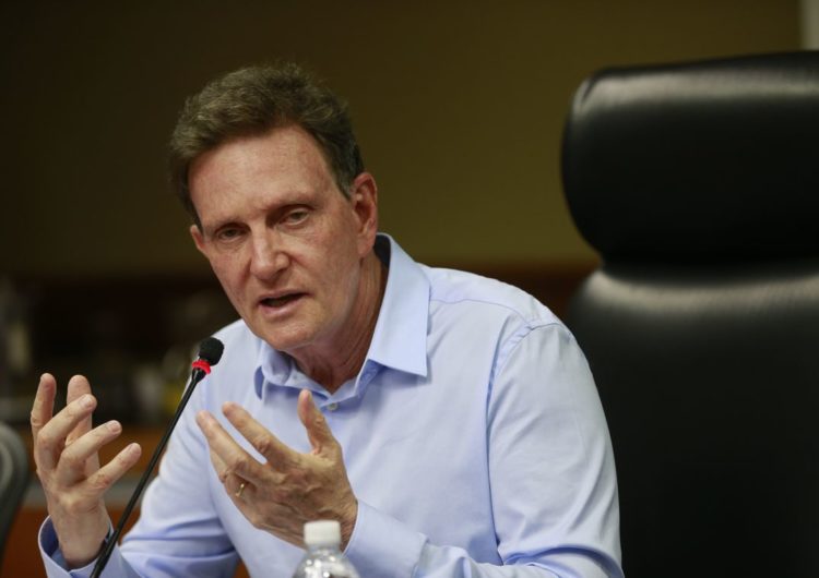 Câmara do Rio recebe pedido de impeachment de Crivella