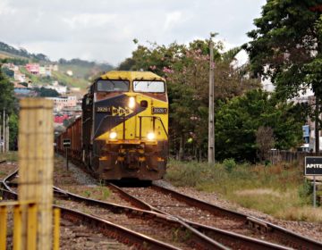 Mulher morre após ser atropelada por trem em Juiz de Fora