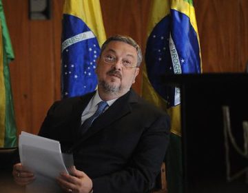 Palocci acusa Lula de negociata na compra de submarinos franceses