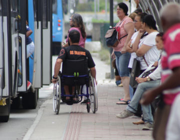 Projeto de lei permite que pessoas com deficiência física desembarquem fora dos pontos de ônibus