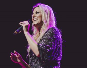 Teatro “Paschoal Carlos Magno”: cantora apresenta covers de divas internacionais em show gratuito