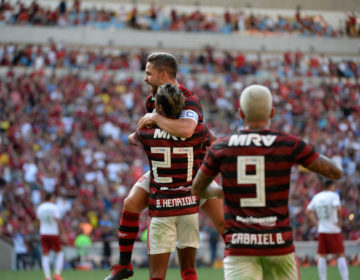 Flamengo vence clássico contra o Fluminense e vai à semi da Taça Rio