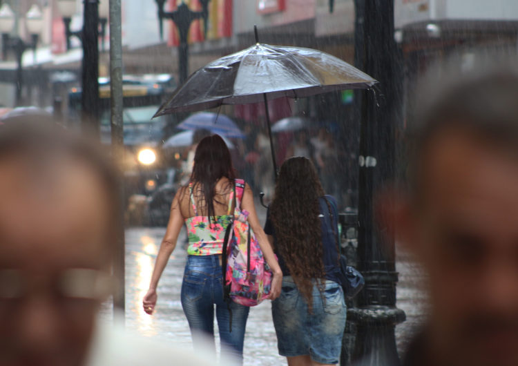 Terça com chuva durante todo o dia