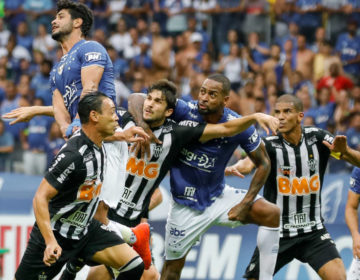 Cruzeiro larga na frente do Atlético e fica a um empate do título Mineiro