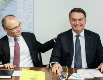 Bolsonaro retira sigilo bancário de operações com recursos públicos