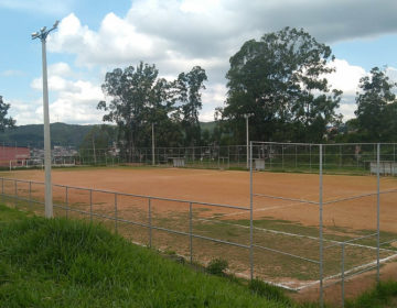 Campo de futebol amador do Bairro Progresso recebe iluminação