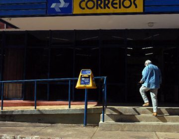 Bolsonaro autoriza estudo para privatização dos Correios