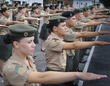 Senadores querem saber impacto de serviço militar voluntário feminino