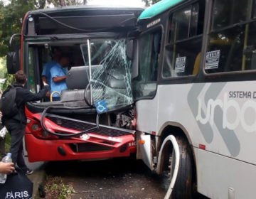 Colisão entre ônibus deixa feridos na Cidade Alta