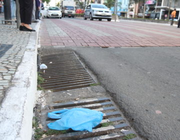 Secretaria de Obras retira 30 toneladas de lixo de bocas de lobo