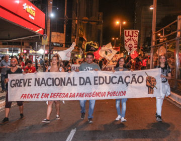 Juiz-foranos voltam às ruas para ato pela educação