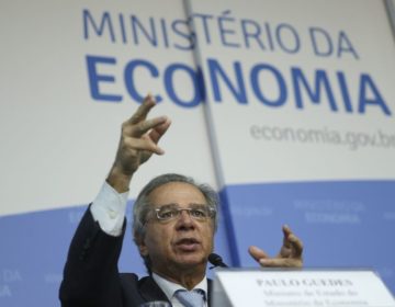 Governo estuda liberar saques em contas ativas do FGTS, diz Guedes