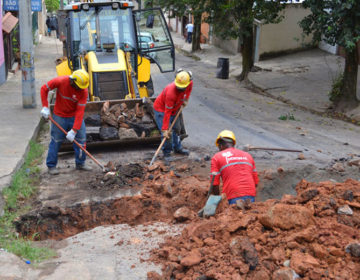 Renovação de rede de esgoto no Bairro São Mateus está em fase final de execução