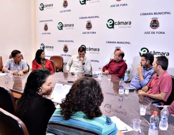 Comissão define estratégias para alcançar famílias que têm direito aos descontos em contas de água e luz