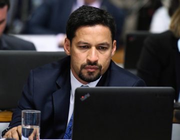 Projeto obriga processo de seleção para estágio remunerado no serviço público