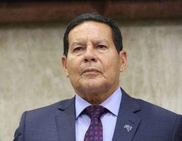 Mourão diz que retorno do ensino de educação moral e cívica é avaliado