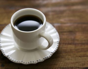 Excesso de café aumenta chance de pressão alta em pessoas predispostas