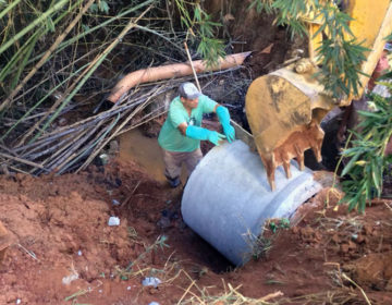 Redes de drenagem são ampliadas em dois bairros da cidade