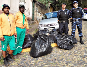 Guarda Municipal e Demlurb realizam ação de limpeza em trilha do Morro do Imperador