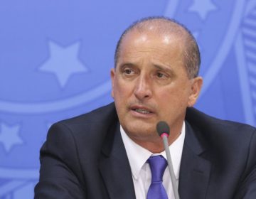 Governo cria Conselho Brasil-OCDE e revoga centenas de decretos