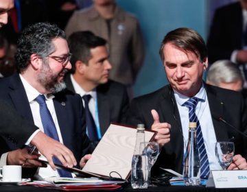 Governo quer reduzir alíquota do IR para máximo de 25%, diz Bolsonaro