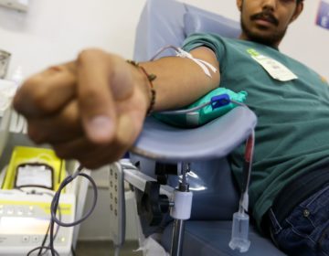 Estudantes recebem prêmio por aplicativo que estimula doação de sangue