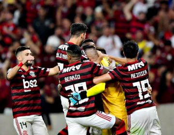 Flamengo vira sobre o Emelec e avança na Libertadores