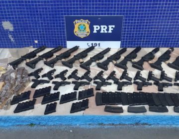 Polícia Rodoviária Federal prende casal e apreende grande quantidade de armas em Juiz de Fora